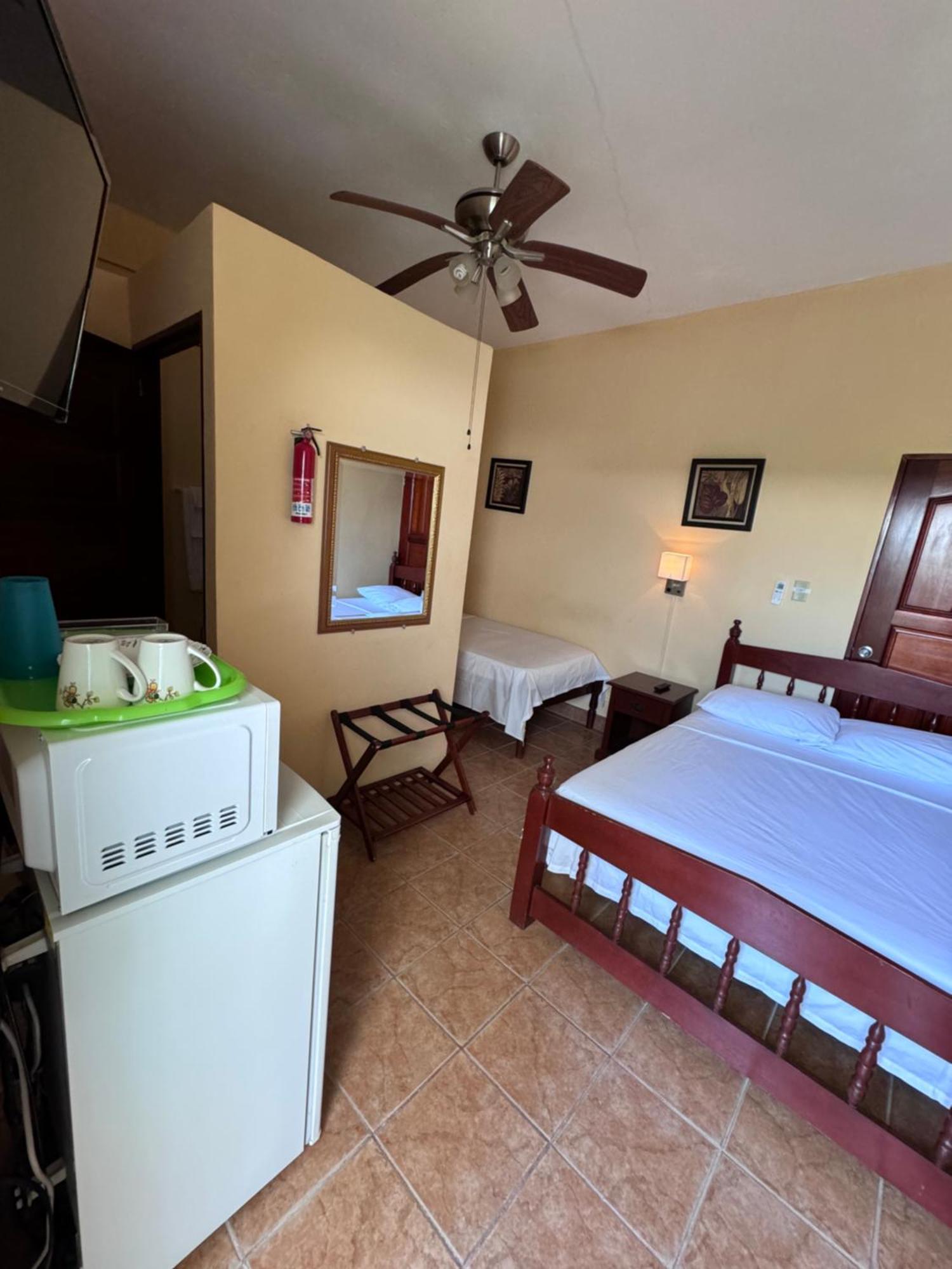 Panchos Villas Caye Caulker Exterior foto